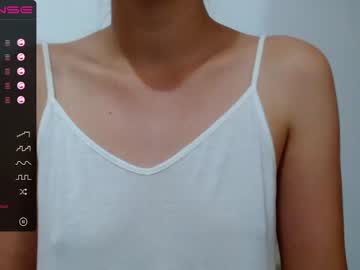[12-03-22] laurabell11 public show video from Chaturbate
