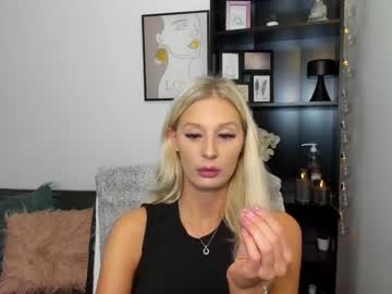 [24-10-22] gigi_allens record video with toys