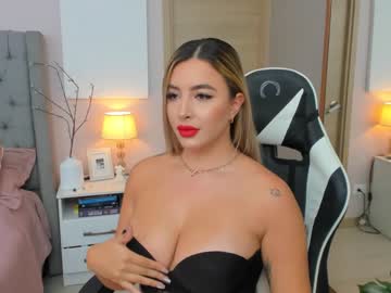 [23-08-22] alesia_miller show with toys
