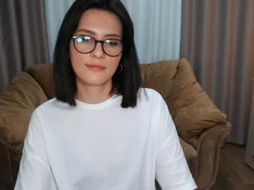 [21-02-22] brunette_elvira public show video