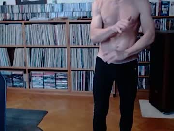 [10-04-22] moslicky public webcam video from Chaturbate