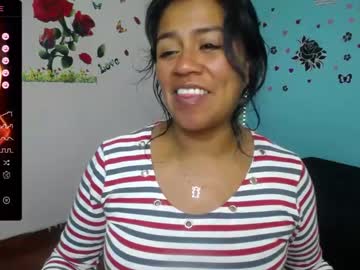 [20-02-24] mariana385_ record video with toys