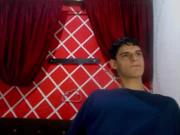 [12-03-24] holidays_19 public webcam from Chaturbate