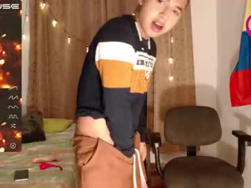 [10-02-22] _kevin_23 record public show from Chaturbate
