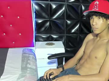 [13-01-23] michaell_star record show with toys from Chaturbate.com