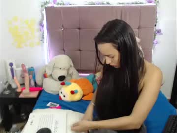 [26-08-22] _valentina_23 record video with toys