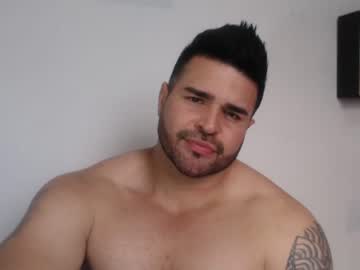 [18-01-22] big_muscles69 record video with toys