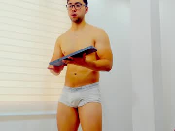 [29-04-22] hank_muscle record video with dildo from Chaturbate