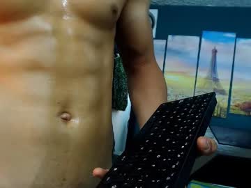 [20-02-22] kenboybigcock public show from Chaturbate.com