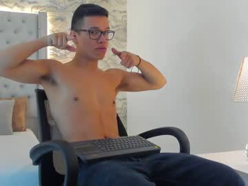 [26-06-23] kevin_royy2 record public show video from Chaturbate.com