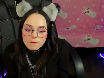 [19-10-23] violla_tyan record video with toys