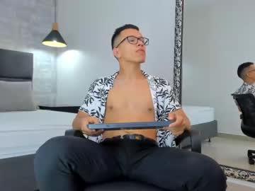 [28-01-23] kevin_royy2 show with toys from Chaturbate
