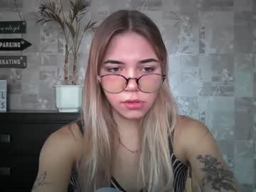 [12-10-22] kira_1919 webcam video from Chaturbate.com