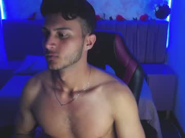 [18-05-22] hot_elliot public webcam video