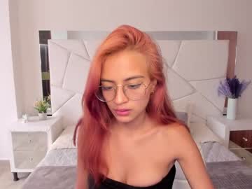[18-01-22] zoee_dreams record video with dildo