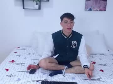 [26-01-24] theylor_bigdick record video with toys