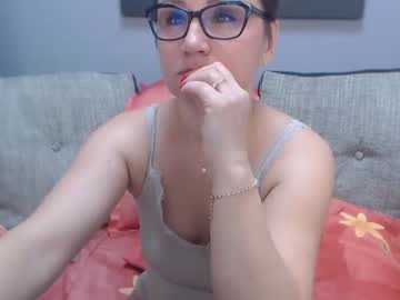 [10-03-23] sexynicolle43 public webcam from Chaturbate