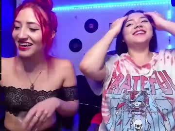 [22-03-22] mia_candy420 record video with toys