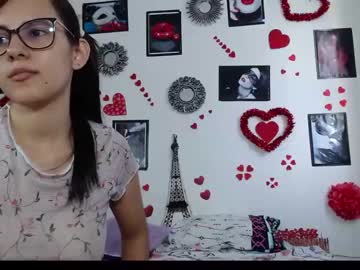 [17-10-22] arianna_tk record video with toys