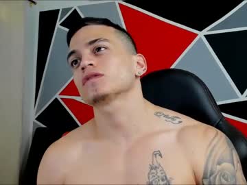 [25-08-22] akyles_ public show video from Chaturbate