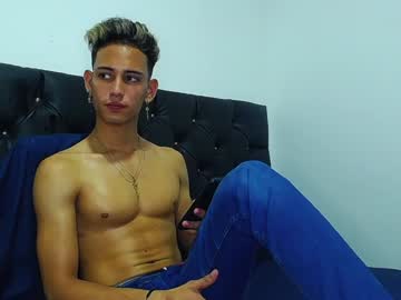 [05-11-22] zach__gillmour chaturbate dildo