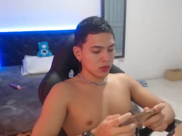 [16-04-23] stevenn_hot_ public webcam