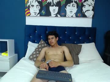 [01-08-23] marco_valentino premium show video from Chaturbate