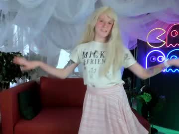 [13-06-22] angelic_lilly blowjob show