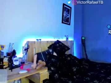 [08-02-23] victorrafaeltb show with toys