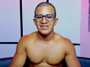 [18-09-23] tom_kingfit video with toys from Chaturbate