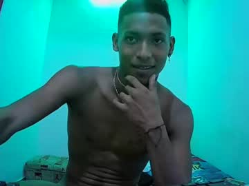 [29-04-22] axeel_0 show with toys from Chaturbate