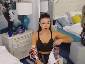 [10-04-23] avaxbella video with toys