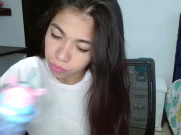 [16-06-22] baby1_aleja record video with toys