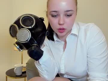 [08-03-23] thladylillian record public show from Chaturbate.com