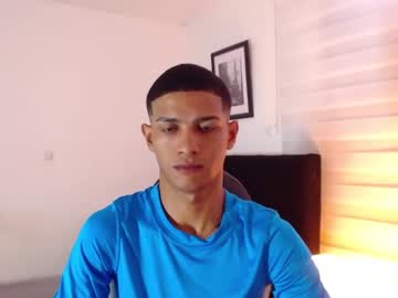 [27-04-23] cr7_junior_ record video with toys