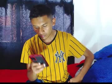 [19-05-22] xversatil_ show with toys from Chaturbate