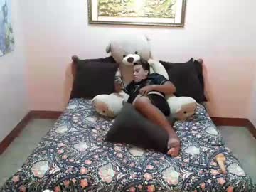 [02-08-23] hotboyasian27xx record video with toys