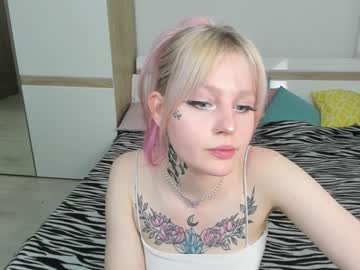 [24-05-22] stunning_ursula cam video