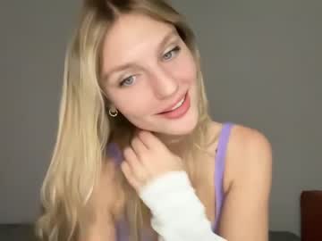 [24-10-23] sophiamerf video with toys