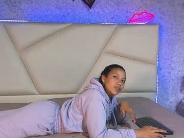 [26-09-22] sofia_stonnee public webcam from Chaturbate