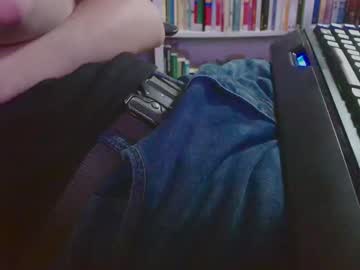 [28-12-23] penandpoetry record blowjob video from Chaturbate.com