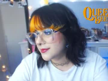[18-05-23] queen_bee_2 public show video from Chaturbate