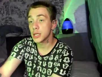 [13-06-23] _holybadboy_ record video with dildo