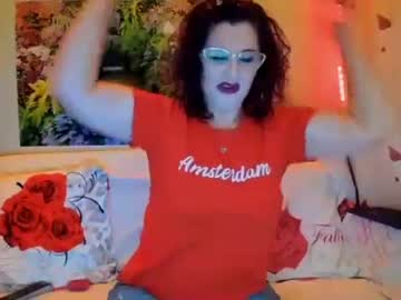 [13-02-23] sexymilflucia record public show from Chaturbate.com