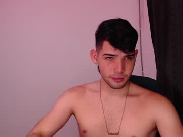 [25-06-22] zac_efrom show with toys from Chaturbate.com