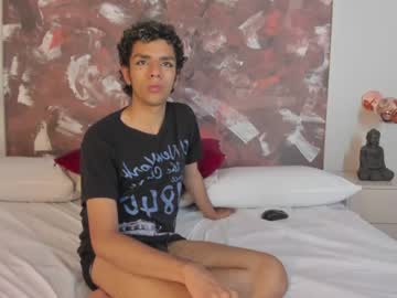 [18-05-22] axell_smith public show video from Chaturbate