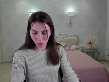 [23-04-23] davinabrownss record video with toys