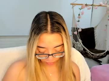 [31-10-22] charlotte__mwc video with toys