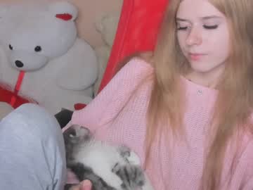 [22-11-23] sweeet_peach__ video with toys