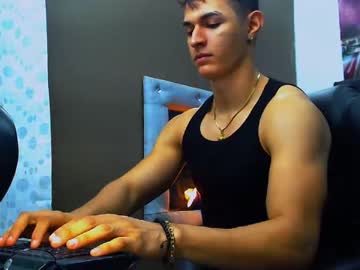 [01-06-22] strong_alejo public webcam video from Chaturbate.com